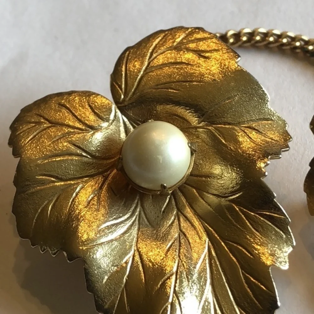 Sarah Coventry Gold Tone Faux Pearl Brooch Shoulder Pins